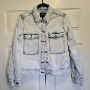 Liverpool Melania Oversized Pocket Denim‎ Jacket in an acid/light wash Small